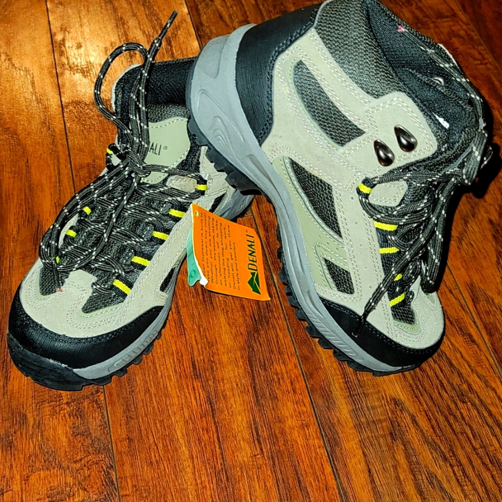 Boy's hiking boots